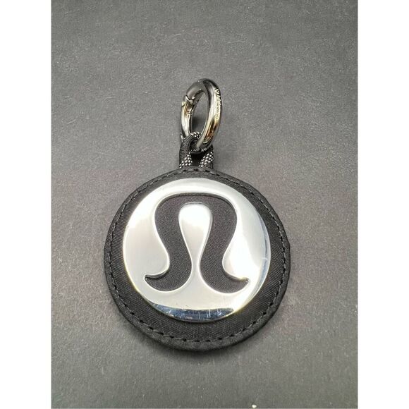 Lululemon Black Silver Tone Round Logo Love Keychain Bag Charm - Picture 1 of 6
